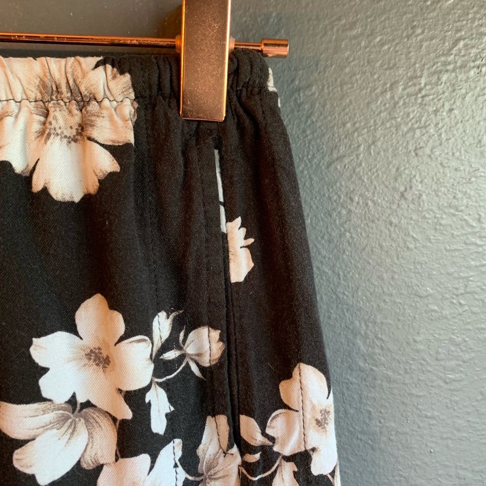 Brandy Melville Floral Black Eve Shorts One Size - Picture 3 of 6